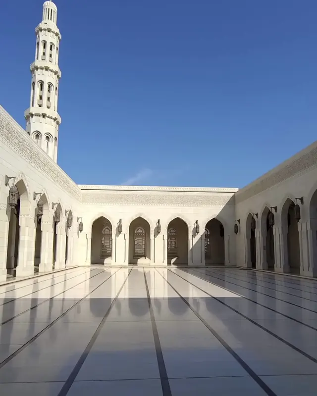 Courtyard arches of the Sultan Qaboos Grand Mosque in Muscat
